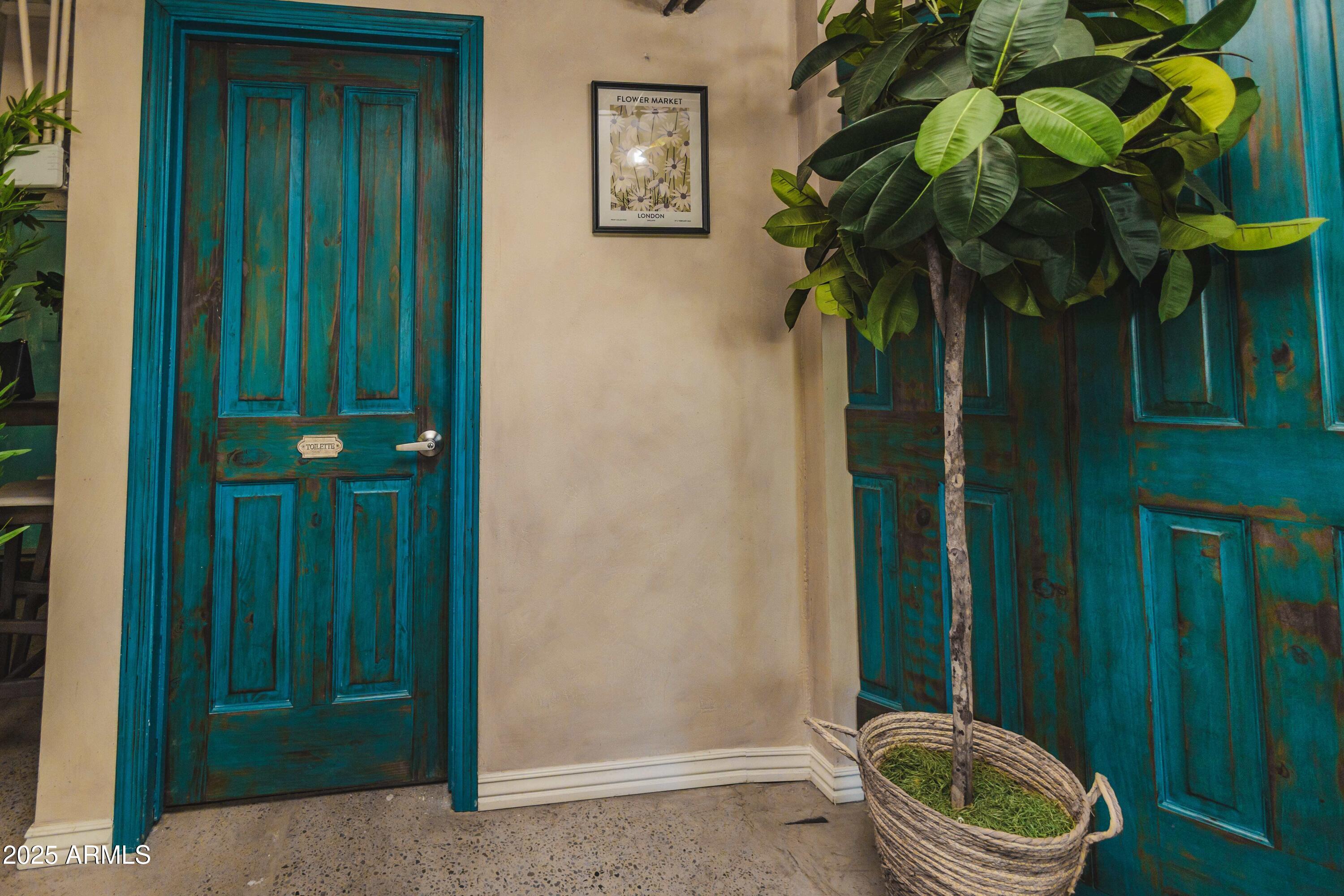 353 East Thomas Road, Unit C307 Phoenix, AZ 85012 - Photo 27 of 51 Bathroom 2