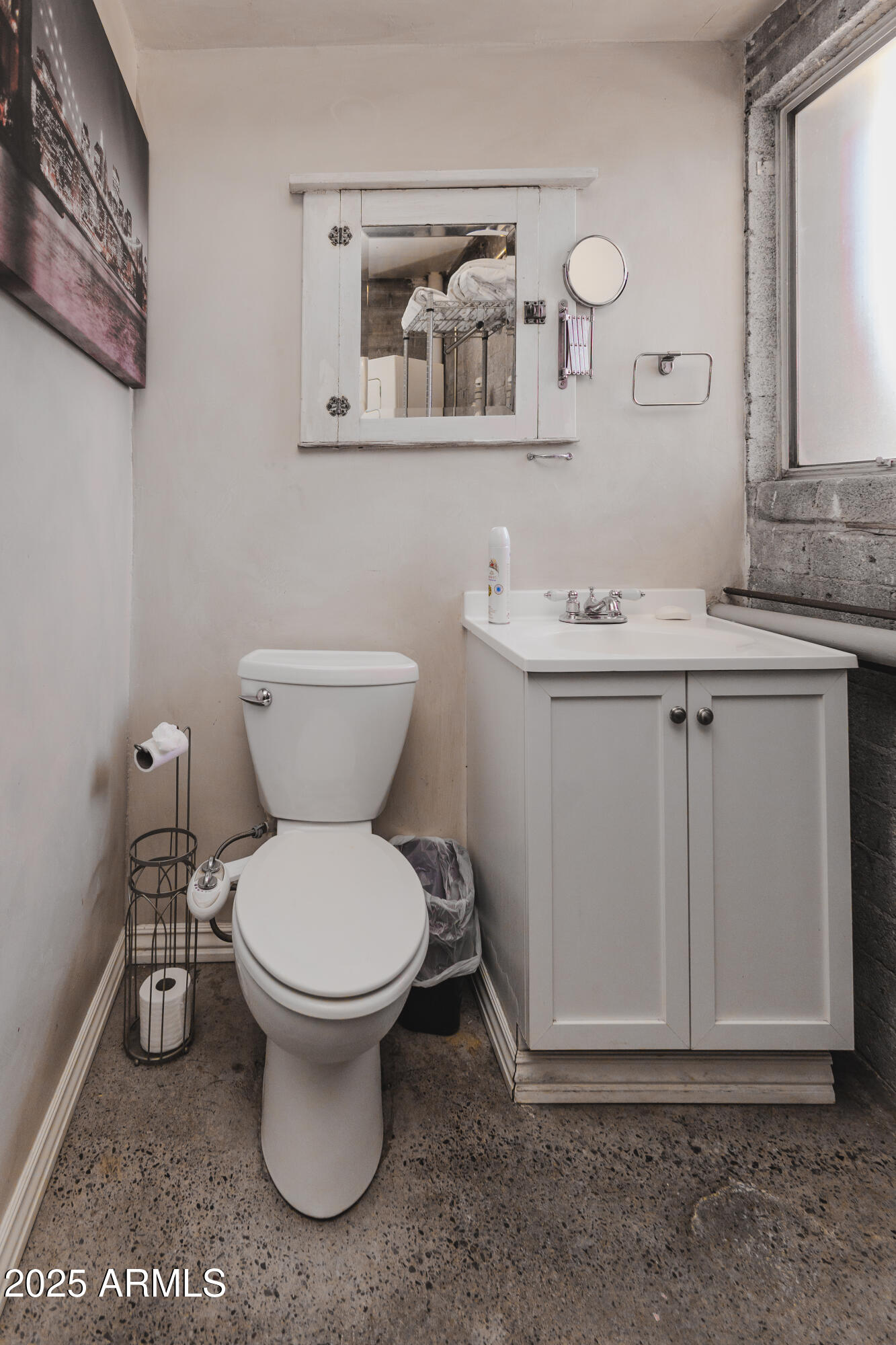 353 East Thomas Road, Unit C307 Phoenix, AZ 85012 - Photo 29 of 51 Bathroom 3