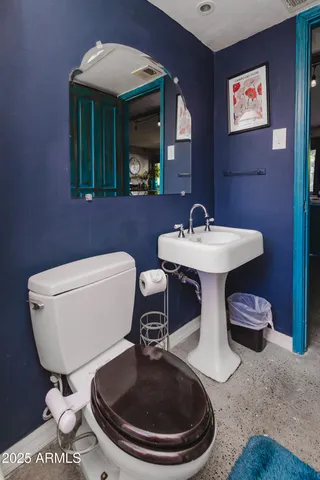 $260,000 | 353 East Thomas Road, Unit C307, Phoenix, AZ 85004