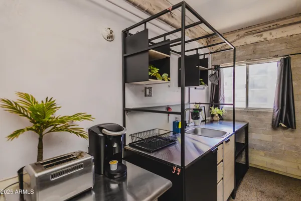 $260,000 | 353 East Thomas Road, Unit C307, Phoenix, AZ 85012