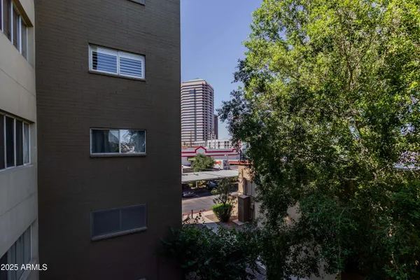 $260,000 | 353 East Thomas Road, Unit C307, Phoenix, AZ 85012