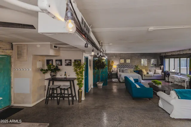 $260,000 | 353 East Thomas Road, Unit C307, Phoenix, AZ 85004