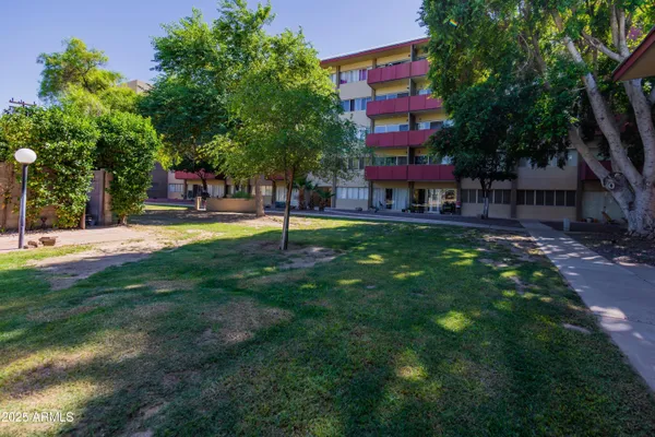 $260,000 | 353 East Thomas Road, Unit C307, Phoenix, AZ 85012