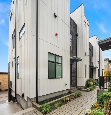 a view of an entrance of the house
