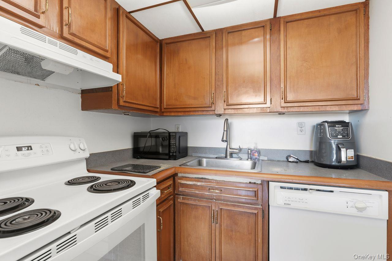150 Overlook, Unit 5F Peekskill, NY 10566 - Photo 13 of 48 Cooking a great meal is the best end to a long day. Enjoy your meals and easy clean up with a dishwasher.