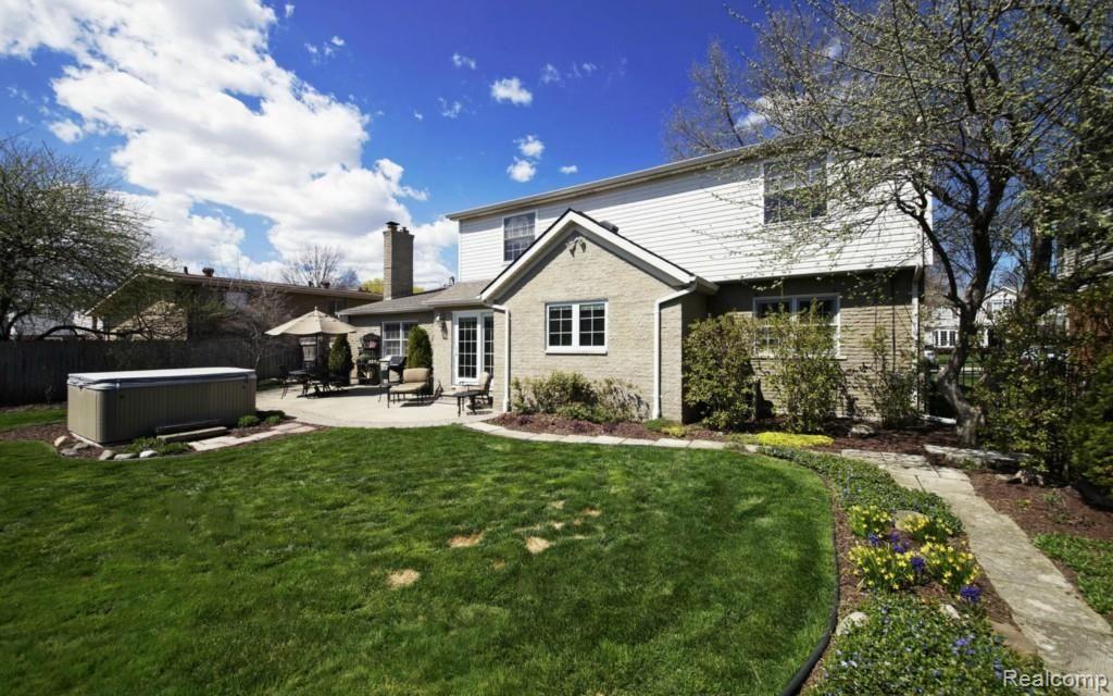 1023 Canterbury Road Grosse Pointe, MI 48236 - Photo 30 of 31 30-photo-web-1680x1050-456084.jpg