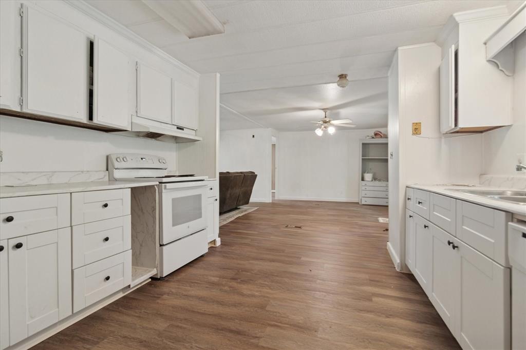 4806 Creekside Road Melissa, TX 75454 - Photo 5 of 10 a kitchen with cabinets oven and a sink