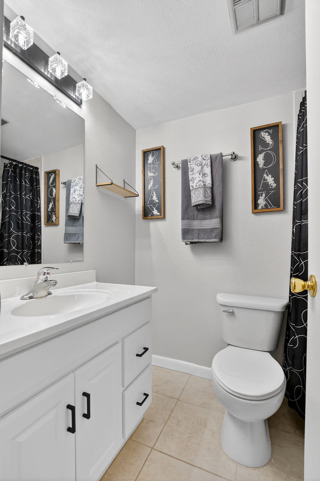 9500 Southwest 3rd Street, Unit 213 Boca Raton, FL 33428 - Photo 31 of 42 Guest upstairs bath