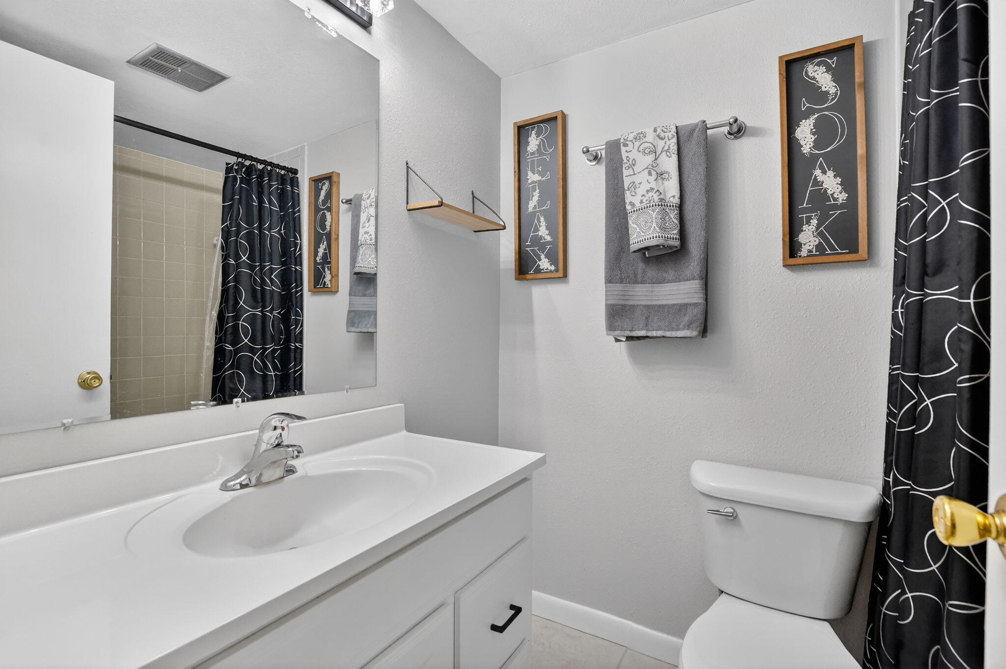 9500 Southwest 3rd Street, Unit 213 Boca Raton, FL 33428 - Photo 32 of 42 Guest upstairs bath