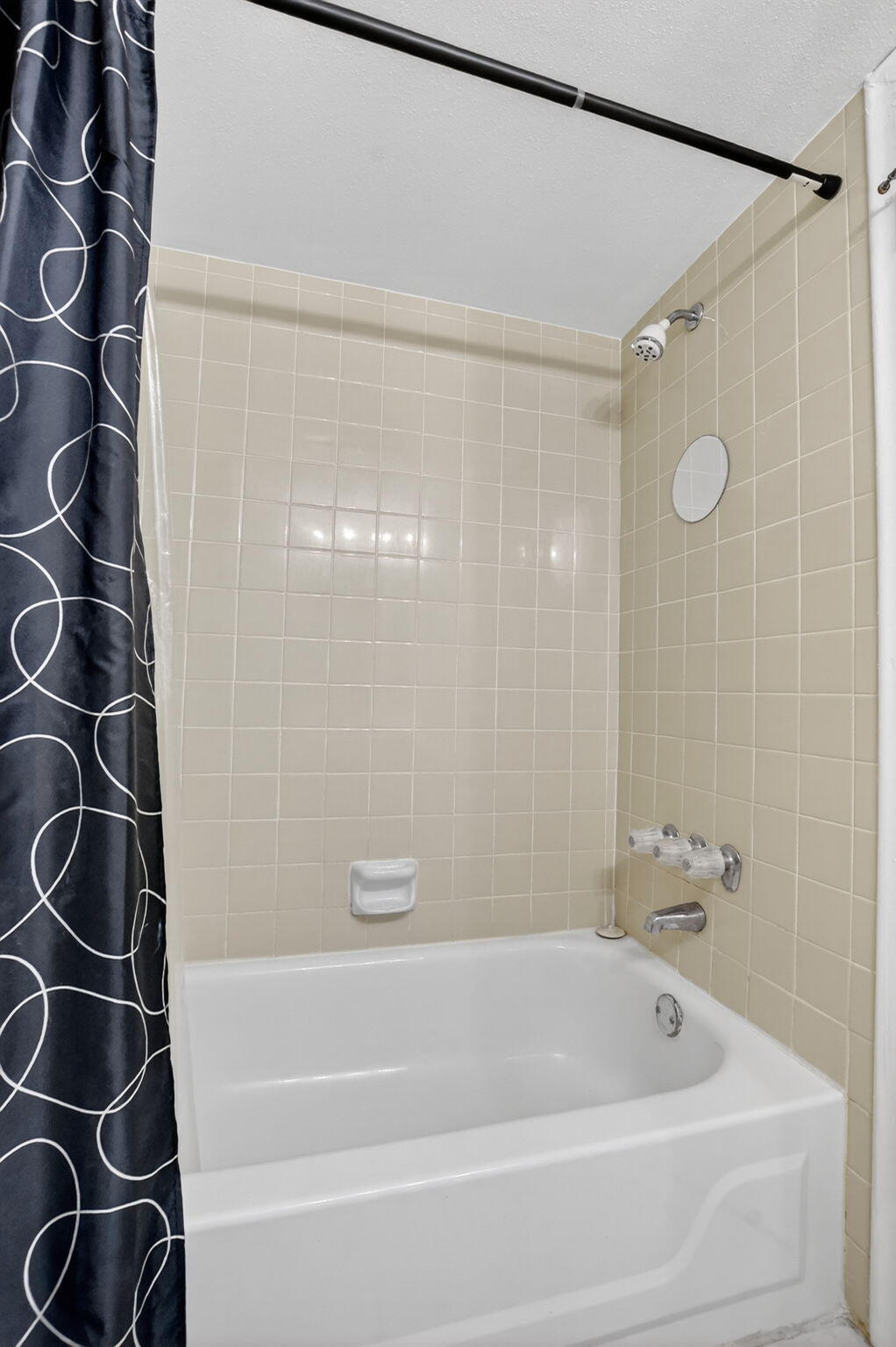 9500 Southwest 3rd Street, Unit 213 Boca Raton, FL 33428 - Photo 33 of 42 Guest bath