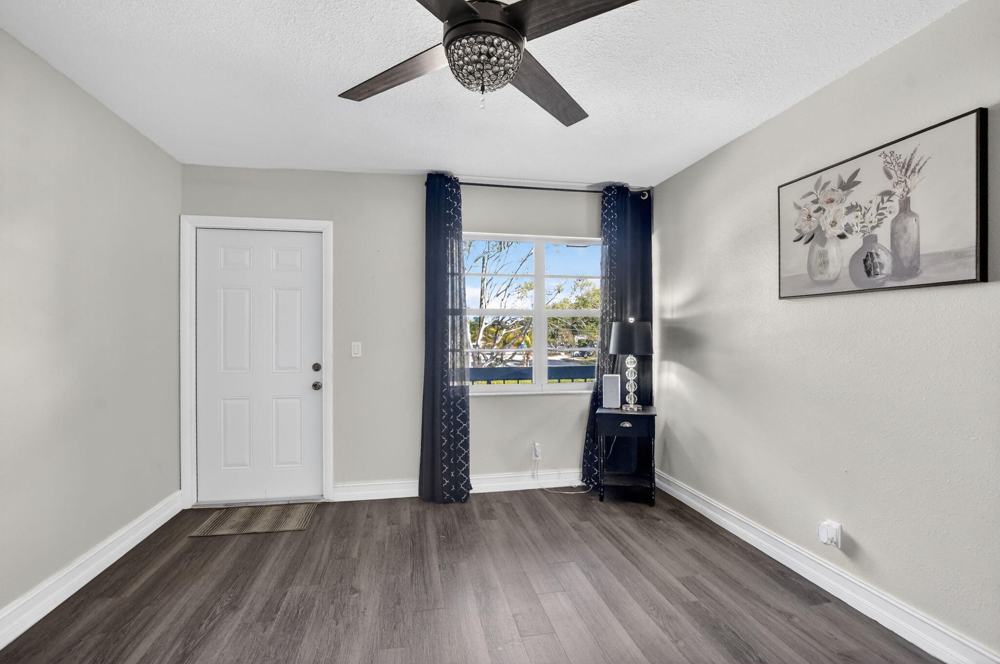9500 Southwest 3rd Street, Unit 213 Boca Raton, FL 33428 - Photo 5 of 42 Entry living room