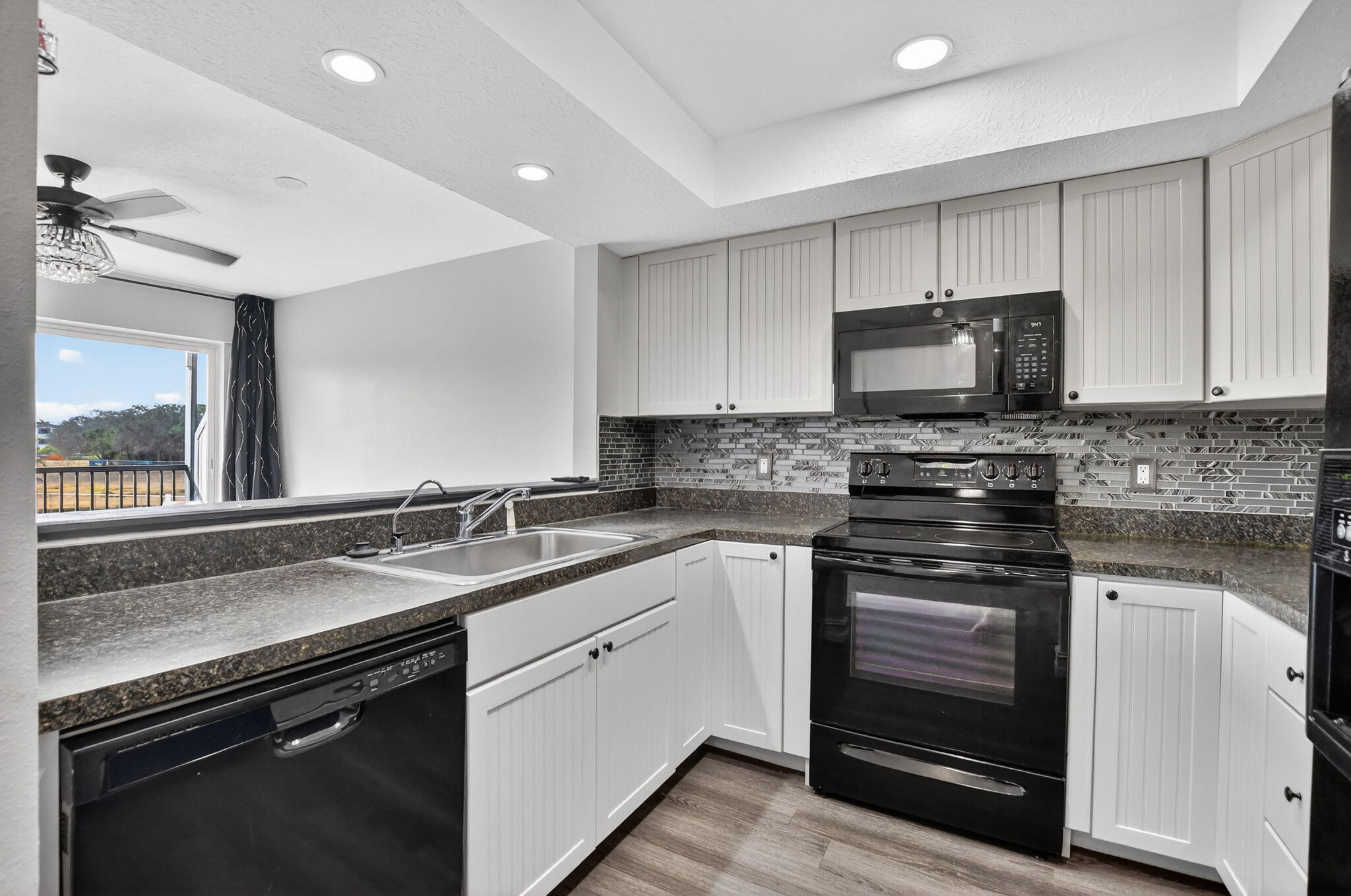 9500 Southwest 3rd Street, Unit 213 Boca Raton, FL 33428 - Photo 6 of 42 Kitchen