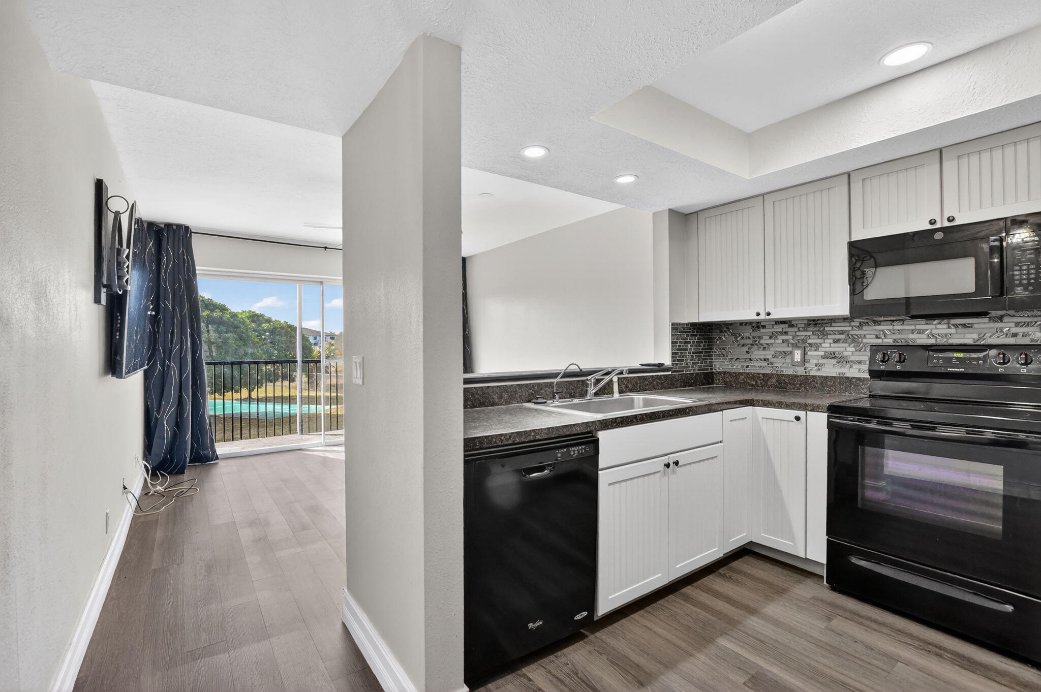 9500 Southwest 3rd Street, Unit 213 Boca Raton, FL 33428 - Photo 8 of 42 Kitchen