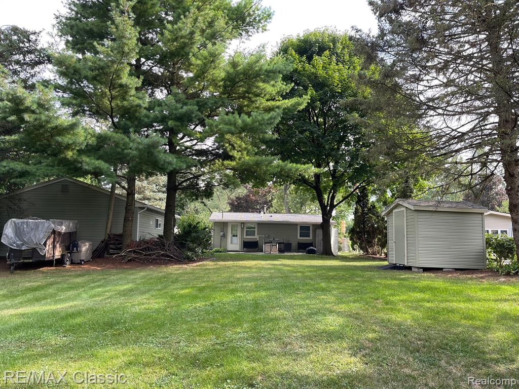 1833 Scheifle Road Walled Lake, MI 48390 - Photo 25 of 31