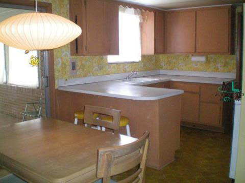 11237 Racine Road Warren, MI 48093 - Photo 4 of 11 930448-3.JPG