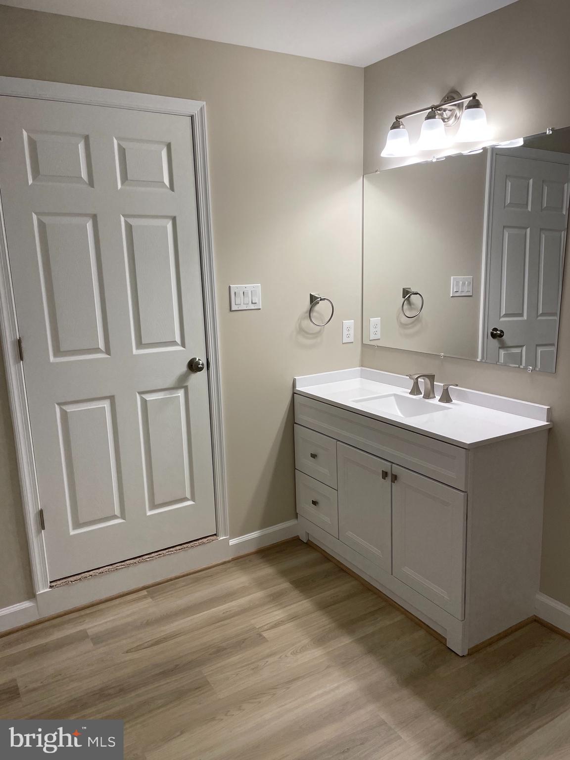 5831 Ridge Road Spotsylvania, VA 22551 - Photo 18 of 32 Hall bath with dual entry.