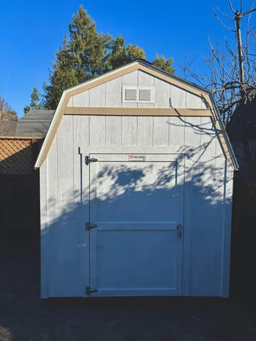 a view of a small house with roof