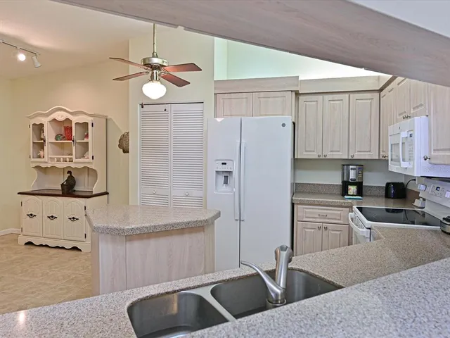 $330,000 | 5613 Garden Lakes Drive, Unit 5613, Bradenton, FL 34203