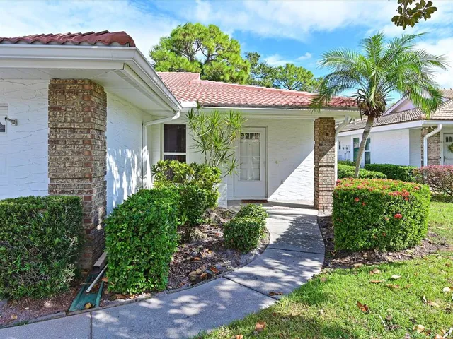 $330,000 | 5613 Garden Lakes Drive, Unit 5613, Bradenton, FL 34203