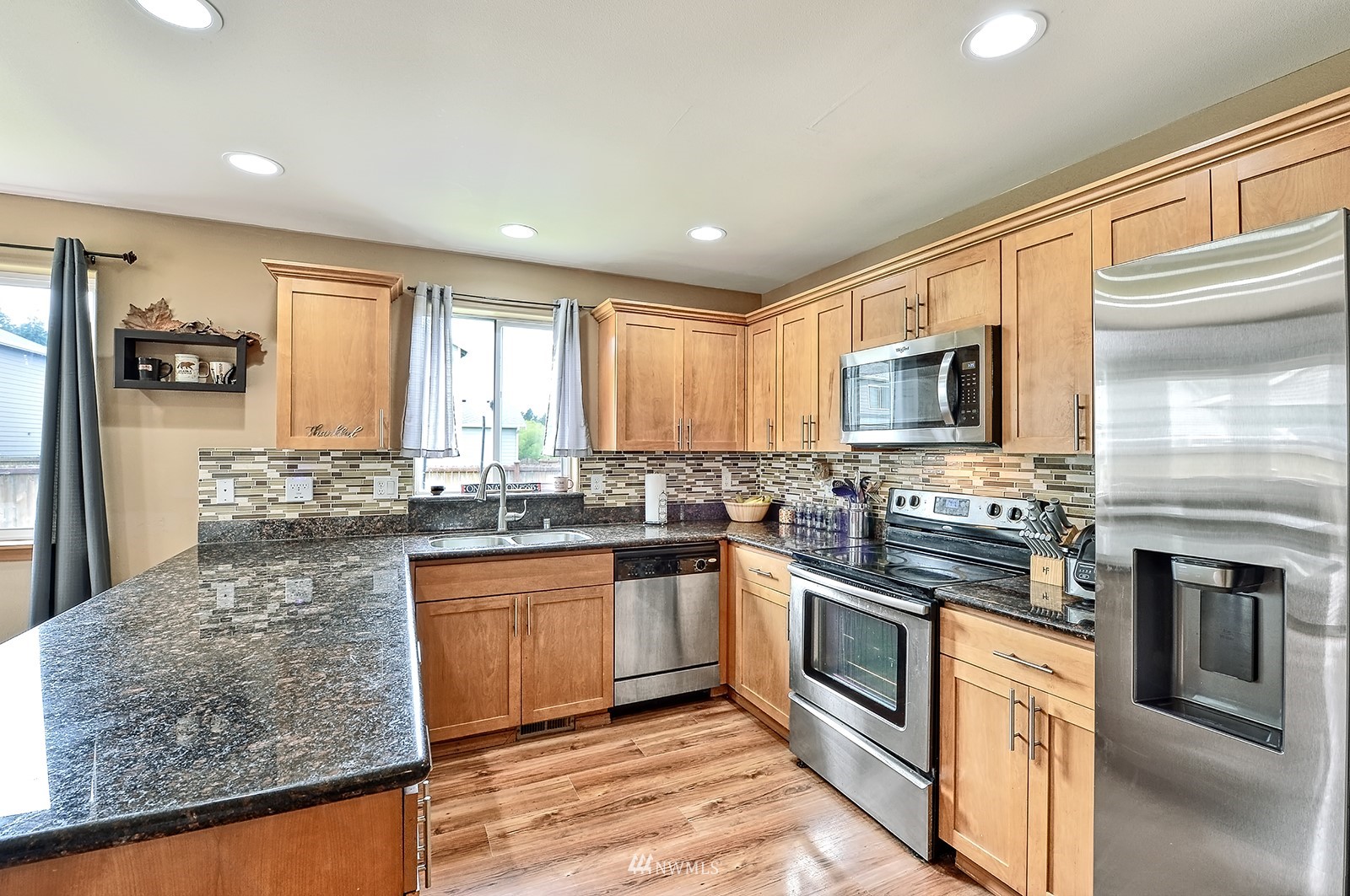 2385 Southwest Navigator Loop Oak Harbor, WA 98277 - Photo 11 of 31 Gallery Image 11