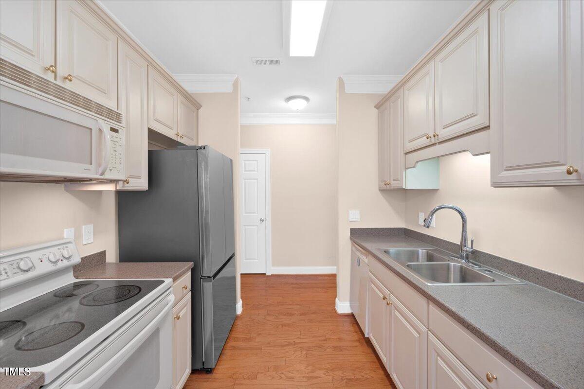 522 College Road, Unit 206 Greensboro, NC 27410 - Photo 17 of 53 11-Brett 522 College 206-11