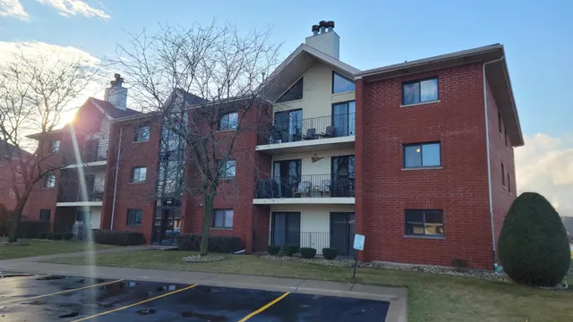 $2,300 | 18100 Rita Road, Unit 2D, Tinley Park, IL 60477