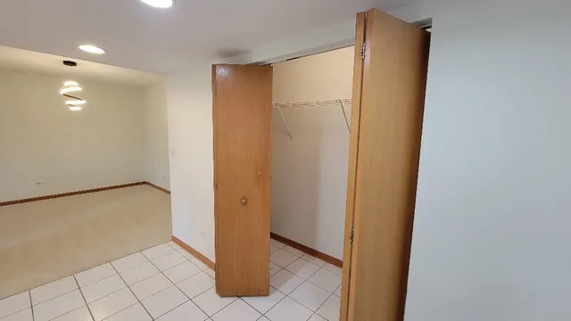 $2,300 | 18100 Rita Road, Unit 2D, Tinley Park, IL 60477