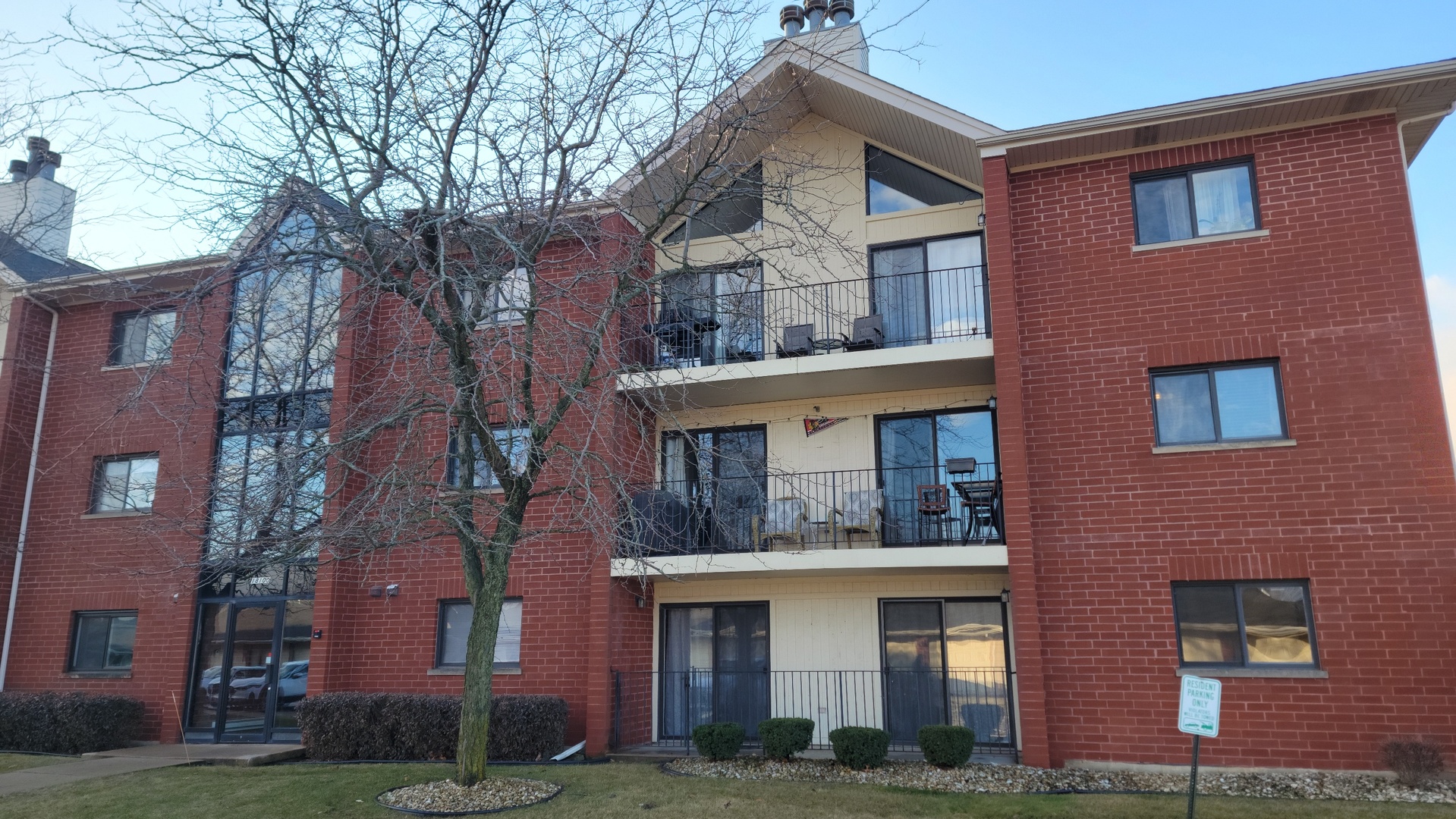 18100 Rita Road, Unit 2D Tinley Park, IL 60477 - Photo 4 of 28 a front view of a building