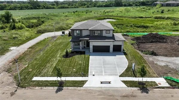 $457,376 | 1005 Southwest Bluebird Lane, Oak Grove, MO 64075