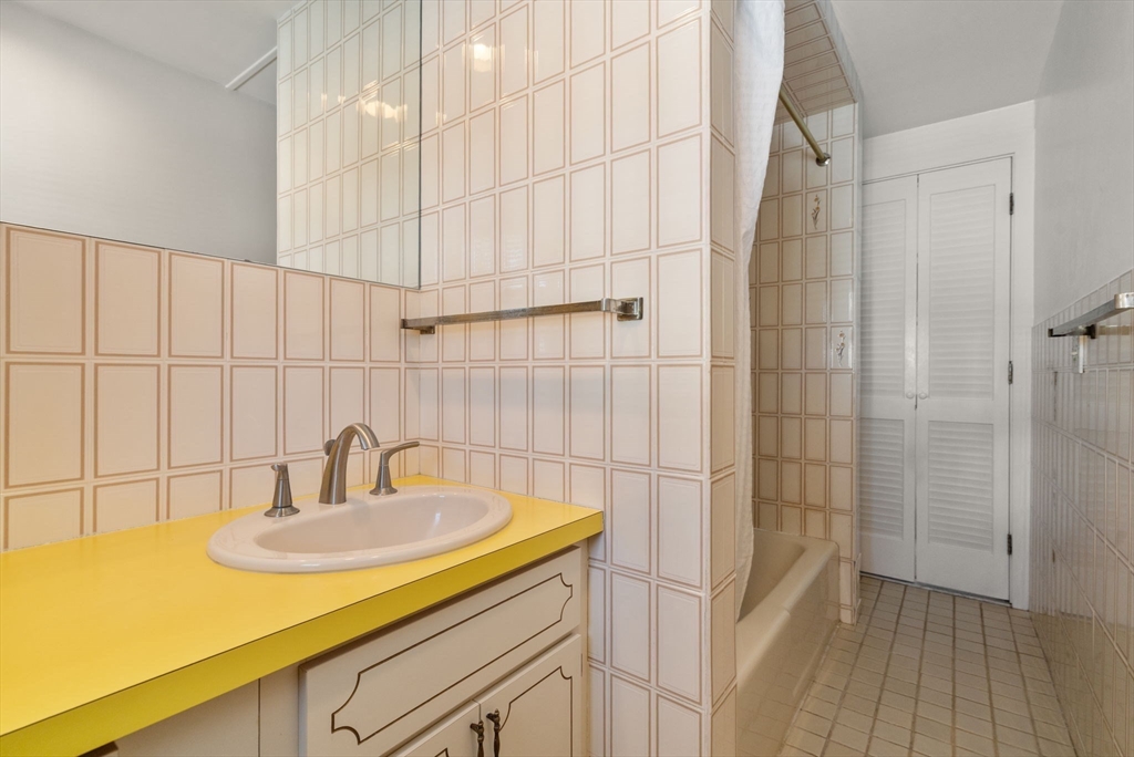 28 Rice Street Wellesley, MA 02481 - Photo 19 of 23