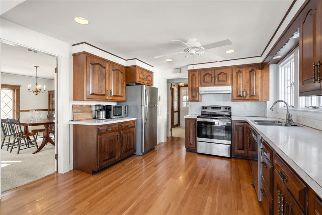 28 Rice Street Wellesley, MA 02481 - Photo 5 of 23