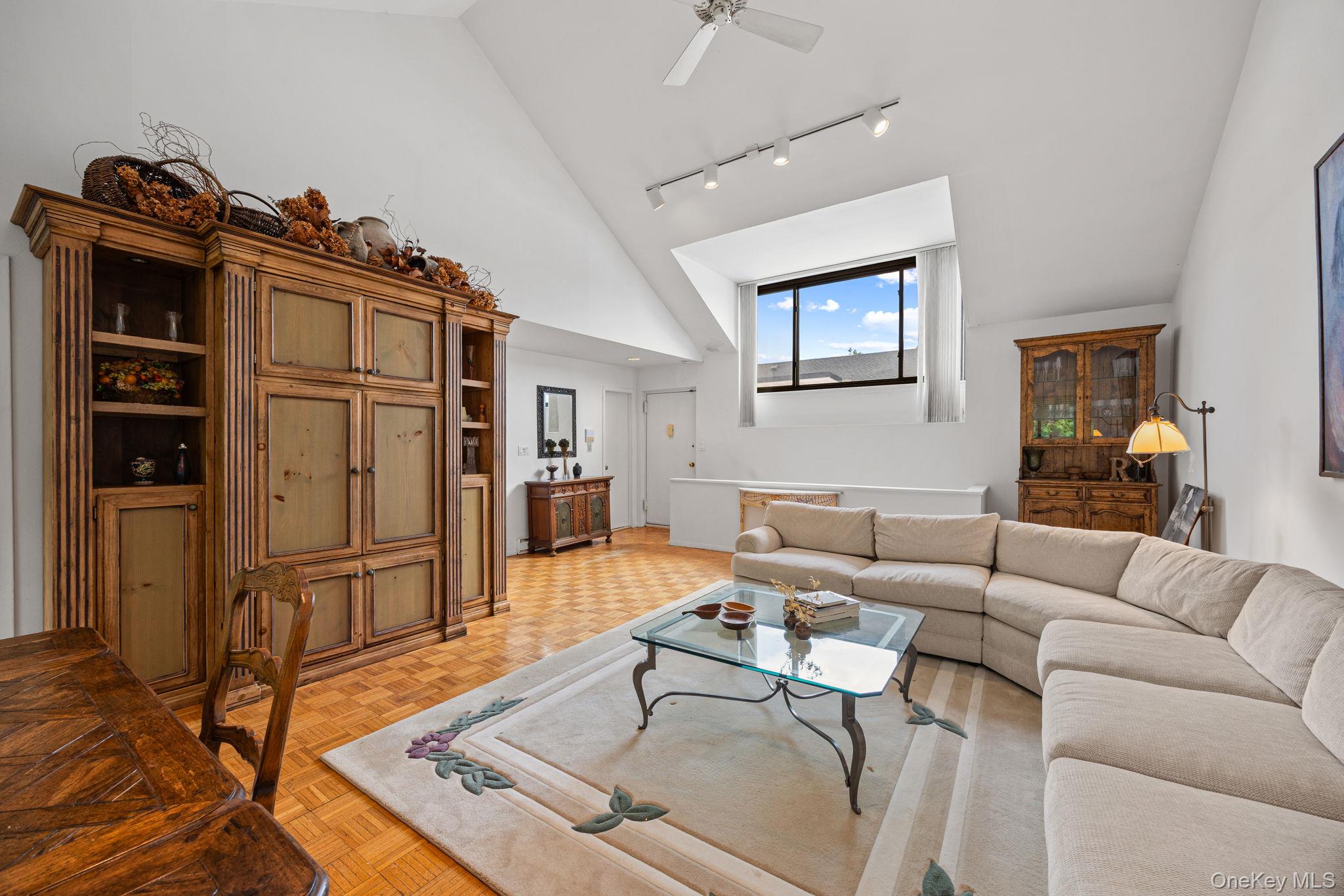 21 Canterbury Road, Unit 15 Great Neck, NY 11021 - Photo 4 of 13