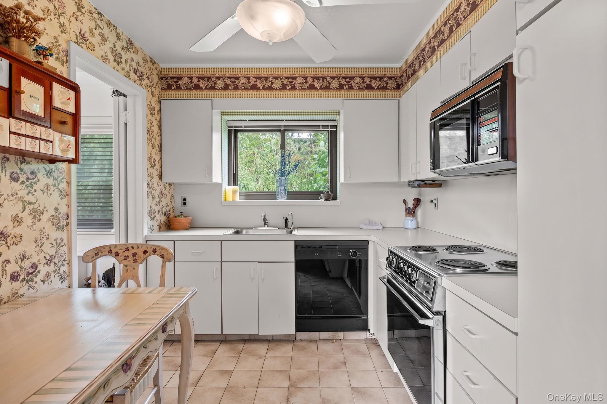 21 Canterbury Road, Unit 15 Great Neck, NY 11021 - Photo 6 of 13