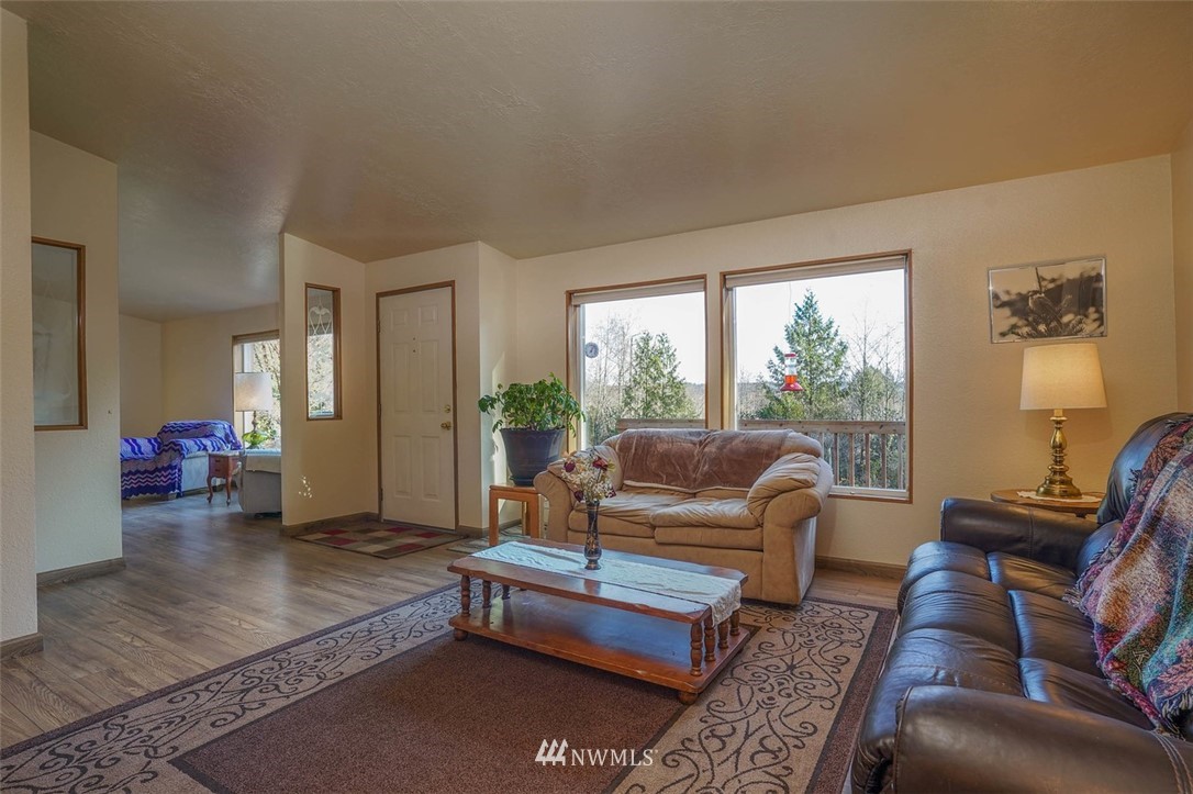 238 Southwest Oak Road Port Orchard, WA 98367 - Photo 4 of 36 Gallery Image 4