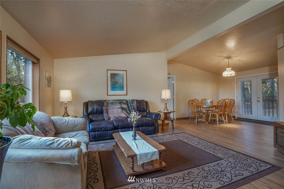 238 Southwest Oak Road Port Orchard, WA 98367 - Photo 5 of 36 Gallery Image 5
