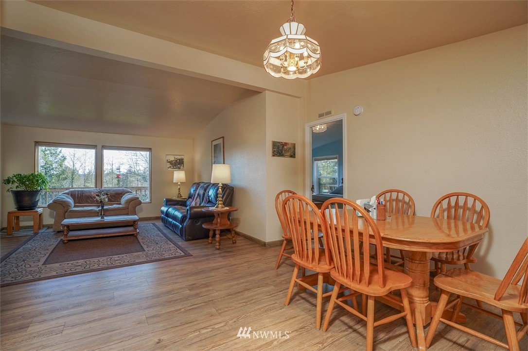 238 Southwest Oak Road Port Orchard, WA 98367 - Photo 7 of 36 Gallery Image 7