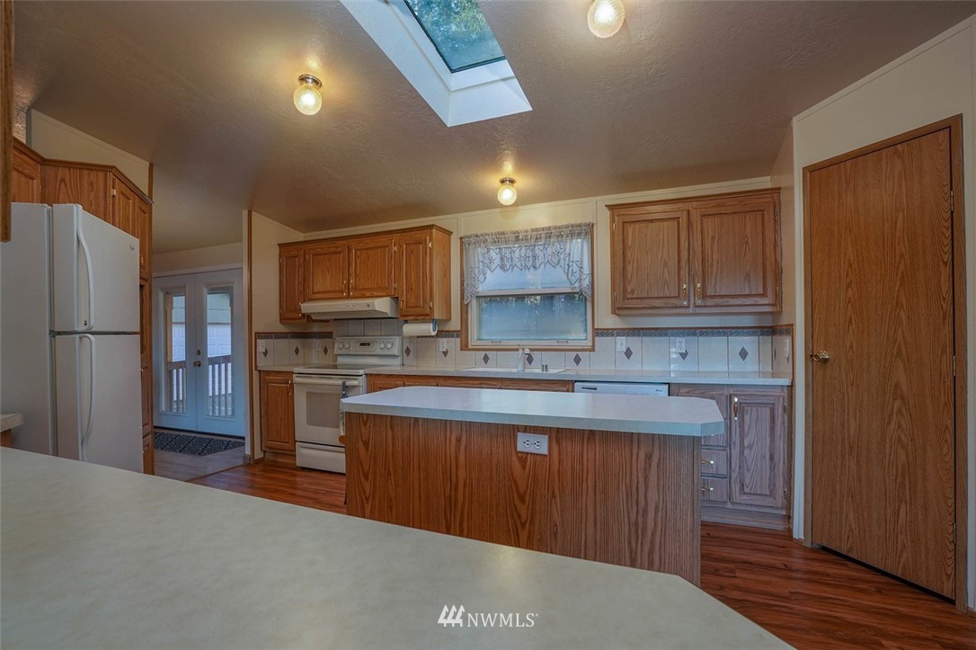 238 Southwest Oak Road Port Orchard, WA 98367 - Photo 9 of 36 Gallery Image 9
