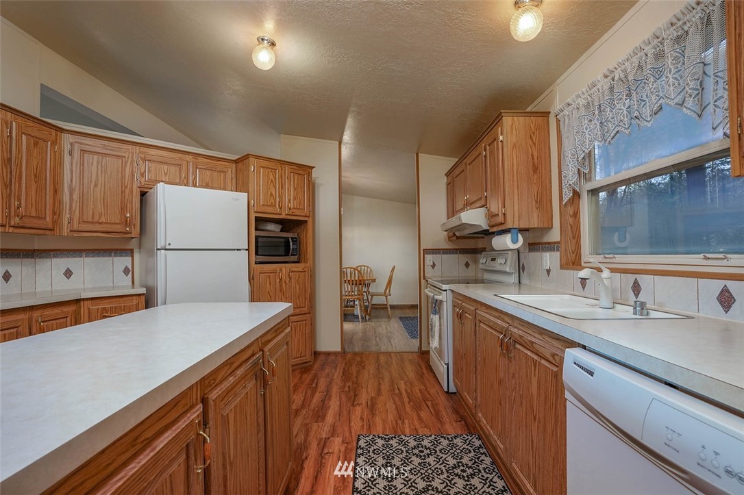 238 Southwest Oak Road Port Orchard, WA 98367 - Photo 10 of 36 Gallery Image 10