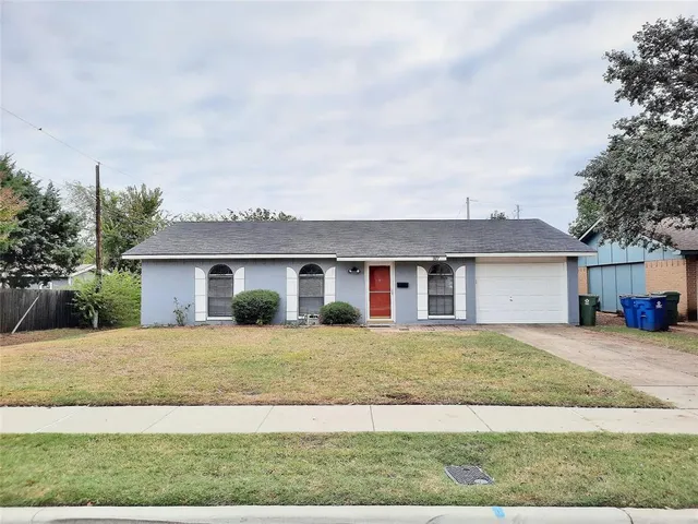 $1,995 | 911 Elmwood Drive, Lewisville, TX 75067