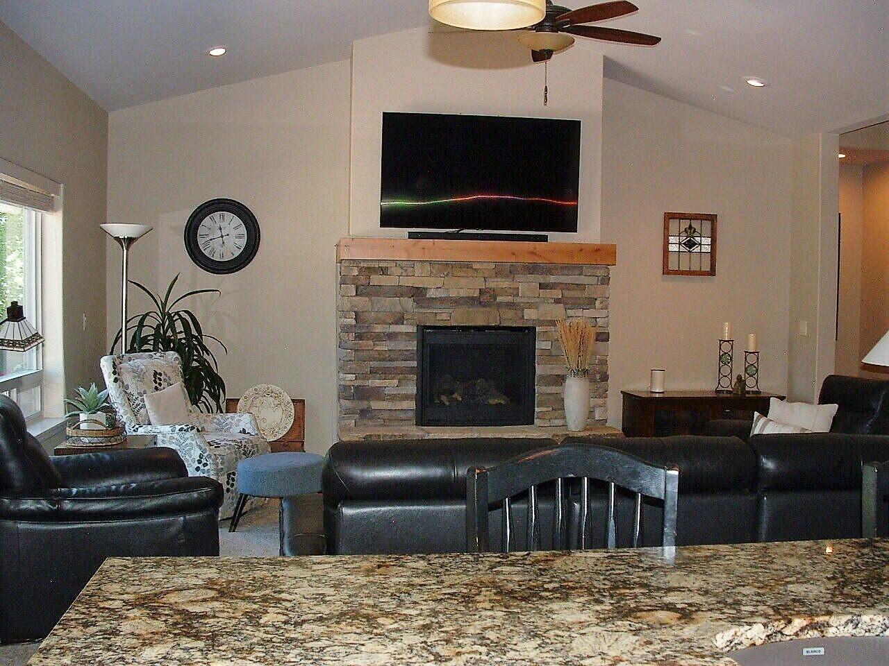 1767 Turnstone Road Redmond, OR 97756 - Photo 8 of 34 20220630175218498113000000-o