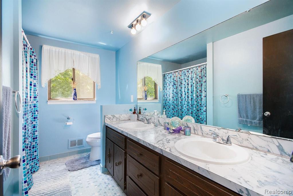 48240 Sugarbush Road Chesterfield, MI 48047 - Photo 13 of 28