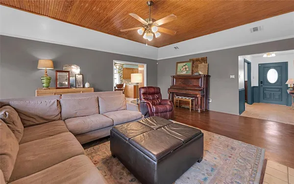 $329,000 | 724 West 4th Street, McGregor, TX 76657