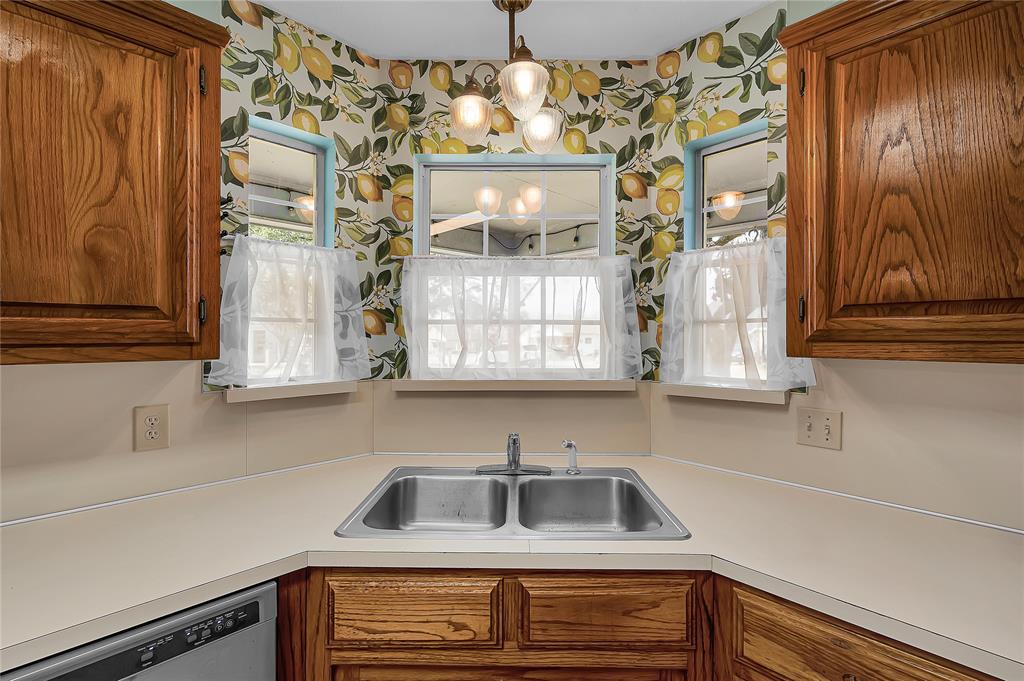 724 West 4th Street McGregor, TX 76657 - Photo 15 of 40
