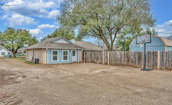 $329,000 | 724 West 4th Street, McGregor, TX 76657