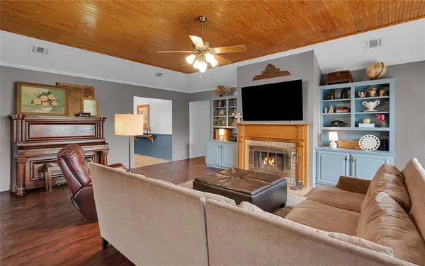 $329,000 | 724 West 4th Street, McGregor, TX 76657