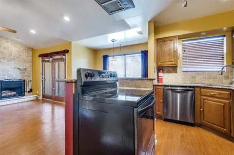 $144,900 | 1908 Cloisters Drive, Unit 522, Arlington, TX 76011