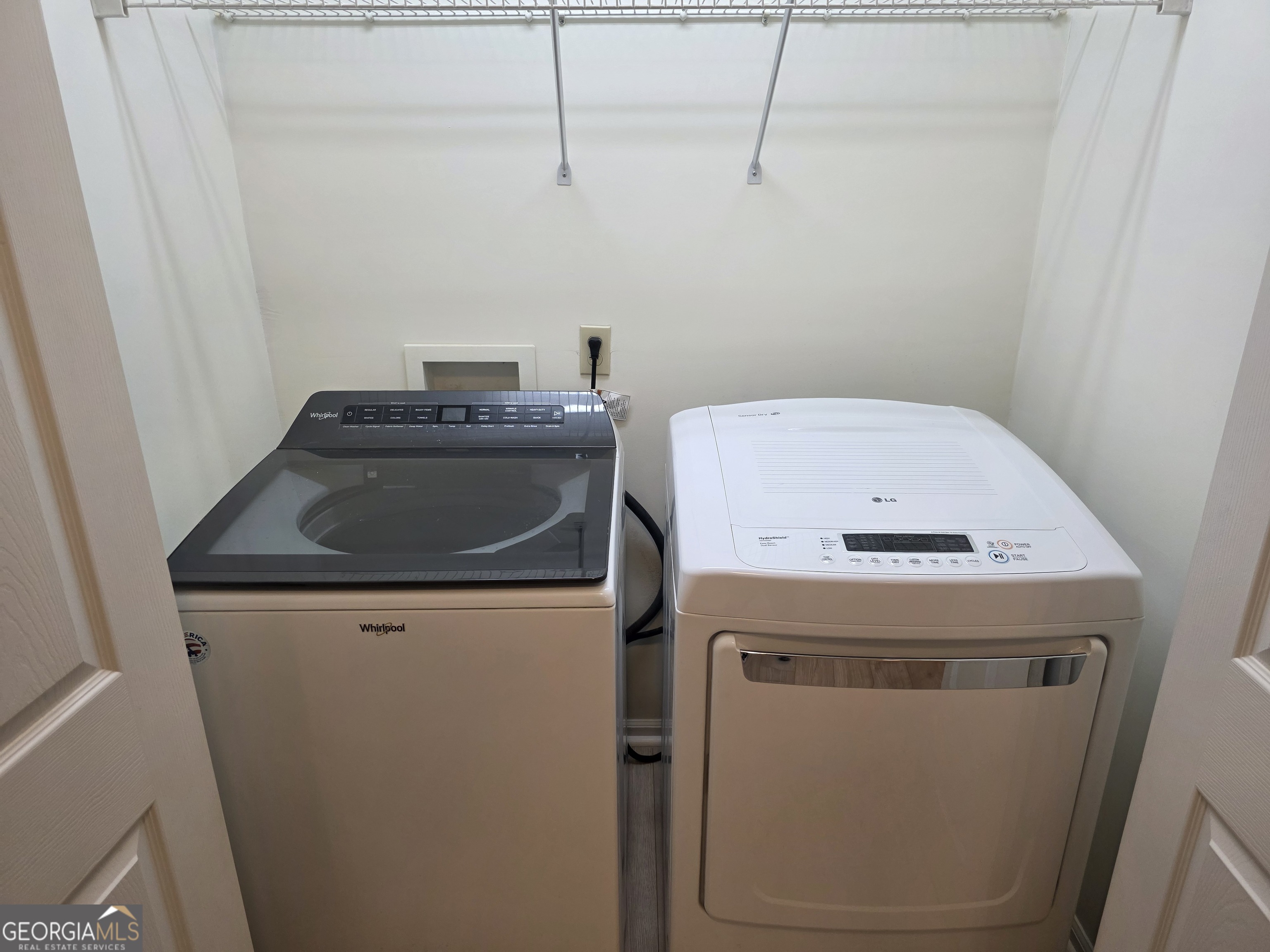 136 Towne Park Drive West Rincon, GA 31326 - Photo 16 of 24 a utility room with dryer and washer