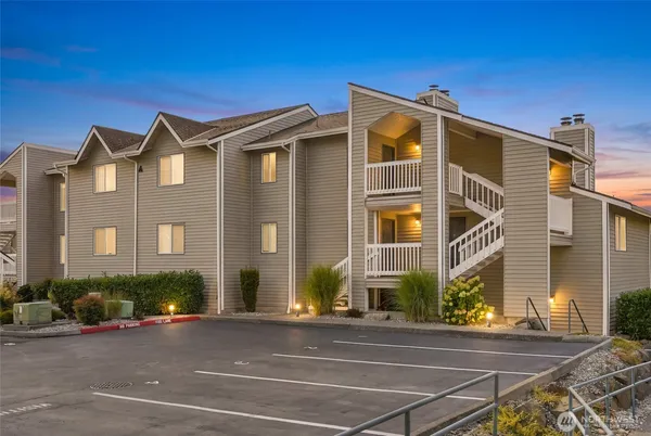 $219,950 | 1410 West Casino Road, Unit B13, Everett, WA 98204