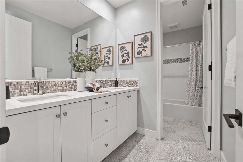 170 Villa Ridge Irvine, CA 92602 - Photo 33 of 48