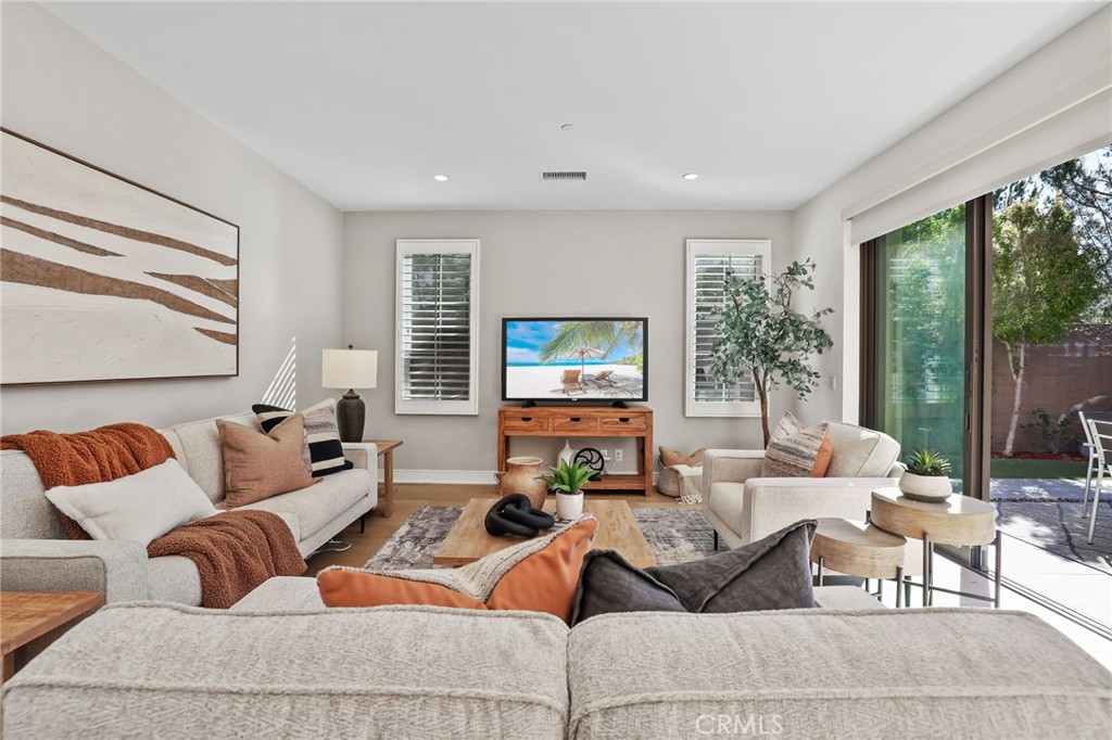 170 Villa Ridge Irvine, CA 92602 - Photo 7 of 48